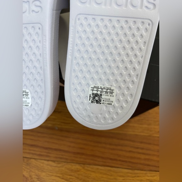 Adidas Adilette Slide Unisex Men’s 7-Women’s 8 White/Black Stripes Shoes New - Picture 6 of 6